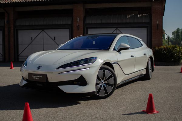 Chinese EV's that can wipe their asses are cool, but not for the reason you think