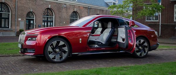 Hey, pssst, wanna buy a discounted Rolls-Royce Spectre?