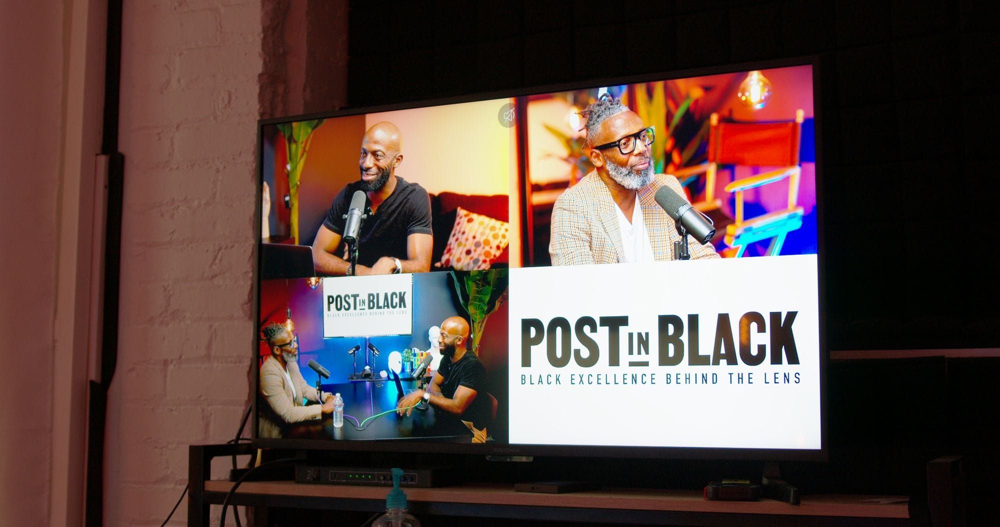Post in Black