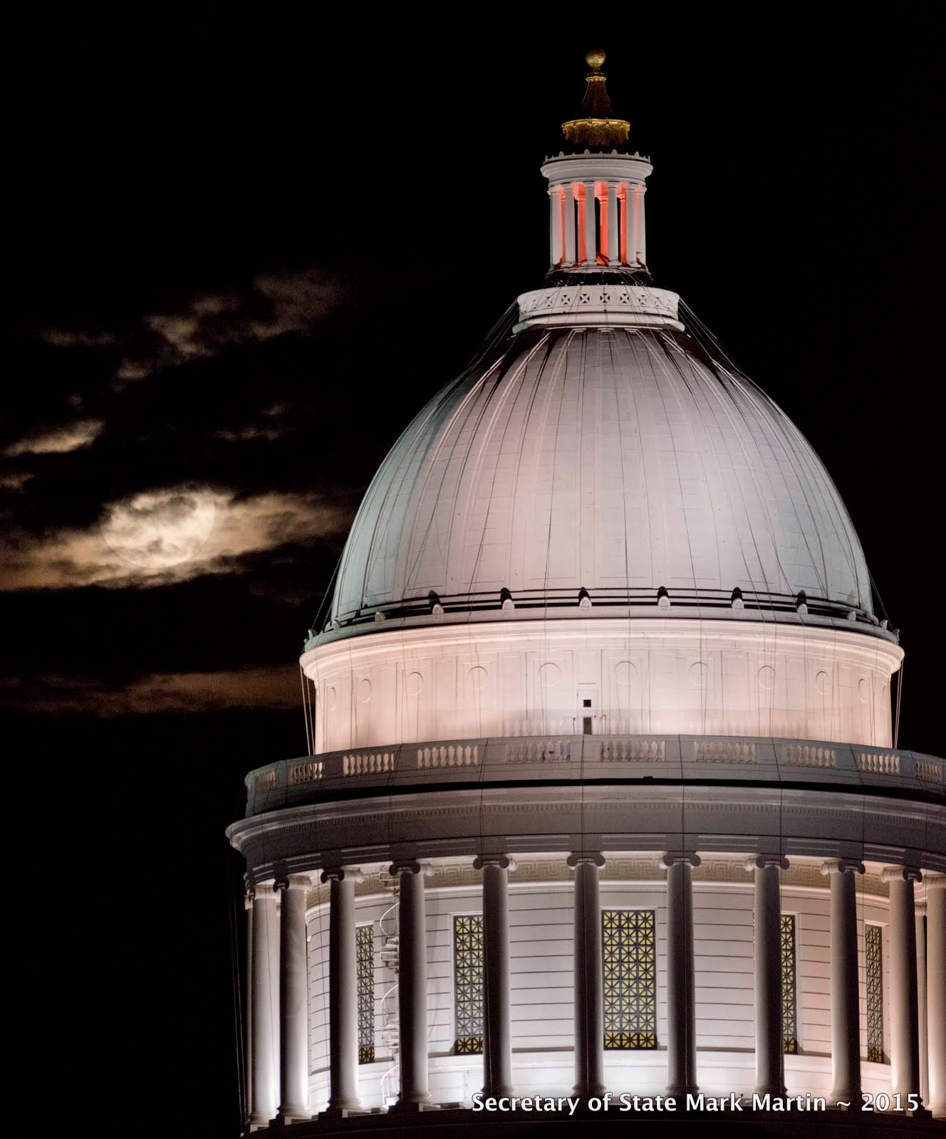 The September 27 supermoon lunar eclipse is shown behind the dome of the Arkansas State Capitol.