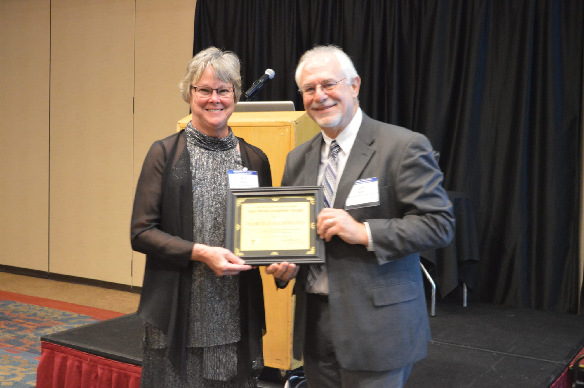 Pat Palmer receives the 2016 IowaWatch/Randy Brubaker Free Press Champion Award on behalf of her late husband, Harold Hammond, from IowaWatch executive director-editor Lyle Muller during the Celebrating a Free Press and Open Government Banquet.