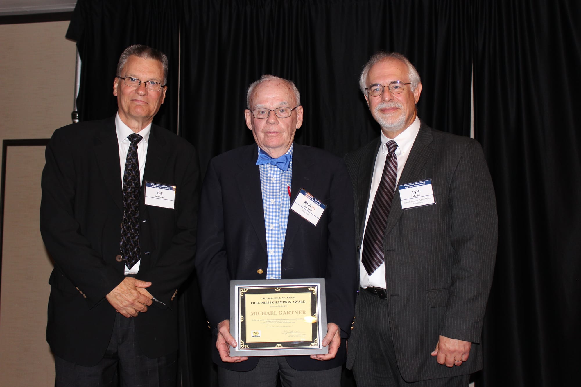 Michael Gartner (center) receives the 2014 Bill Monroe Free Press Champion Award (renamed Randy Brubaker Free Press Champion Award for 2015) at the annual IowaWatch Celebrating a Free Press and Open Government Banquet. Pictured with Gartner are (left) Bill Monroe and (right) IowaWatch executive director-editor Lyle Muller.