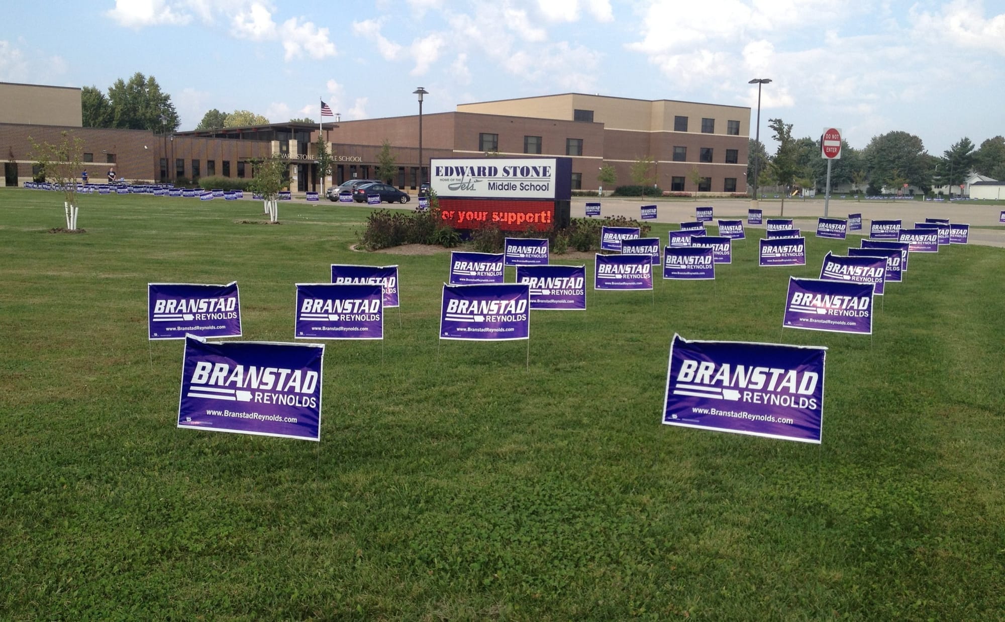 Republican campaigners for Iowa Gov. Terry Branstad got to the Sept. 20 gubernatorial debate in Burlington early and set up campaign signs. Campaigners for Democratic challenger Jack Hatch said his supporters attended a rally in Des Moines before arriving in Burlington for the one-hour debate.