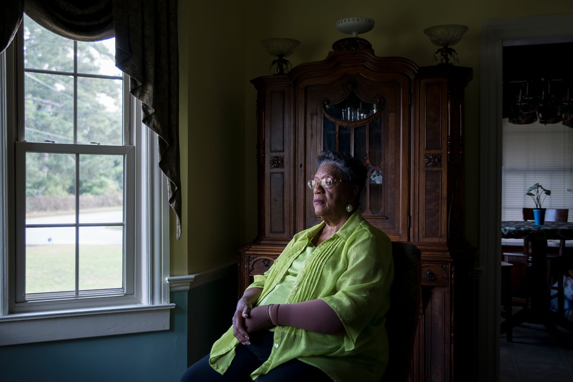 Edith Ingram, 74, is just called “The Judge” by many people in Sparta, Georgia, after being elected in 1968 as the first black probate judge in the United States. On her first day of work, white men stood at the base of the courthouse and threatened to shoot her in the back if she walked up the steps. She did anyway, and remained in office for over three decades. 