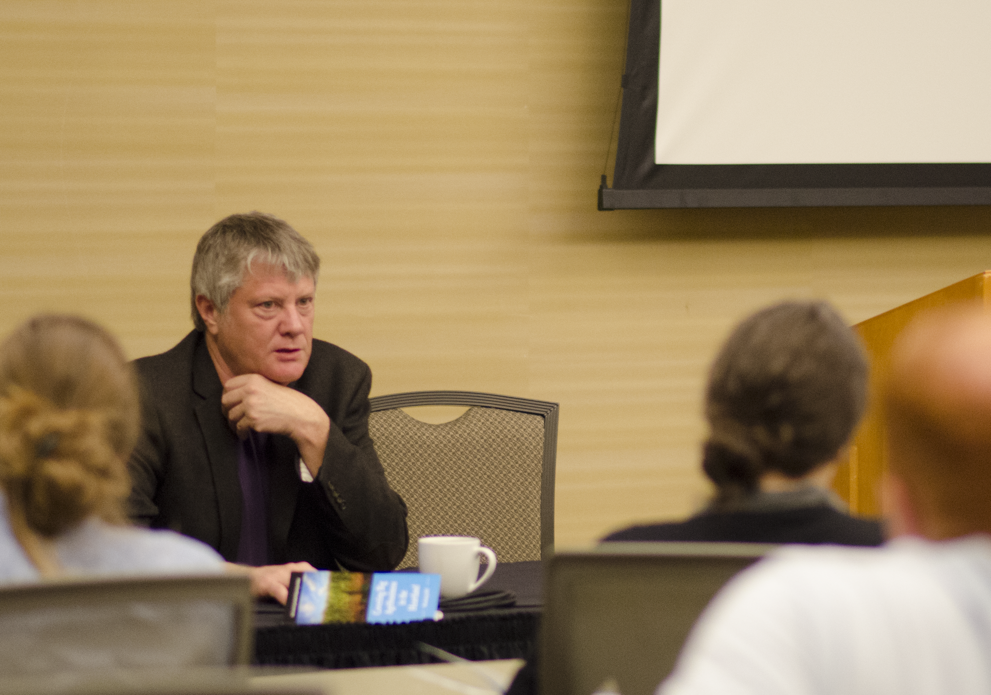 Brant Houston, University of Illinois, starts the day off with a free-flowing discussion of the events from the day before.