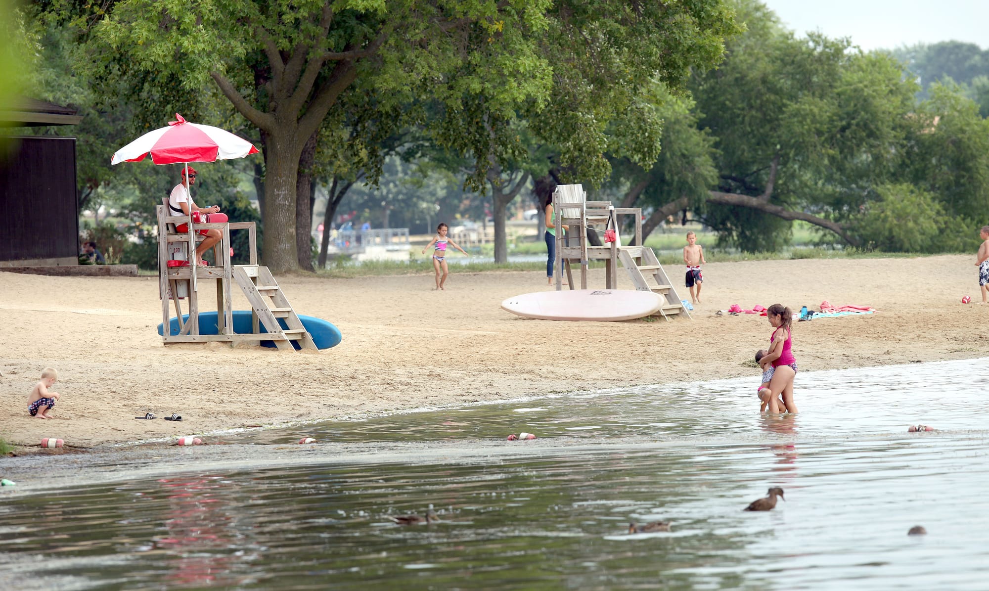 “This was not one of the worst ones, for sure,” said Kirsti Sorsa of Madison and Dane County Public Health, summing up the 2013 swimming season. At Vilas, where geese have contaminated the water, beach closures dropped significantly in 2013.