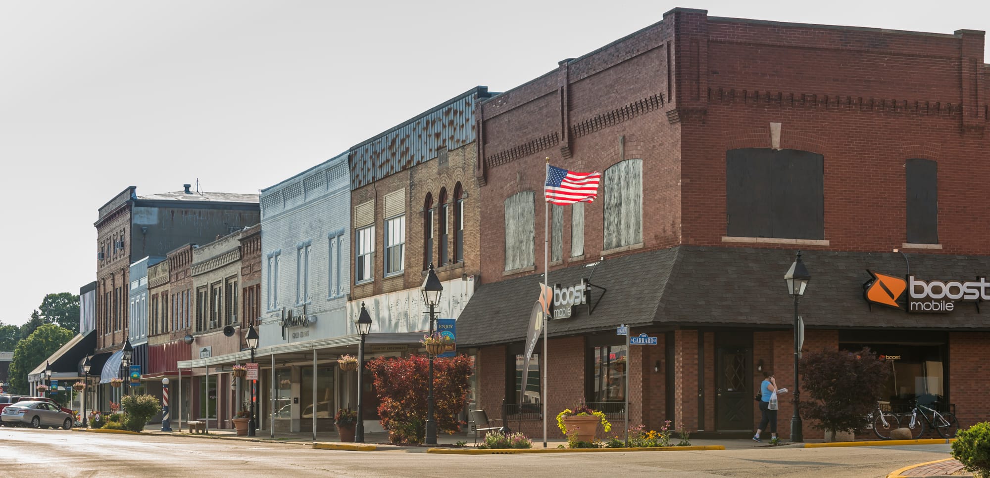 The large influx of Spanish-speaking migrant workers creates new opportunities for local businesses. Boost Mobile, a mobile phone store, has bilingual staff on hand to help with the translations of legal contracts, as well as wire transfers or other money issues. 