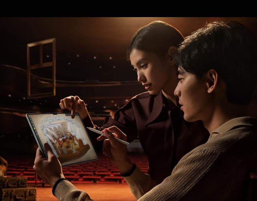 A person and person looking at a tablet
Description automatically generated