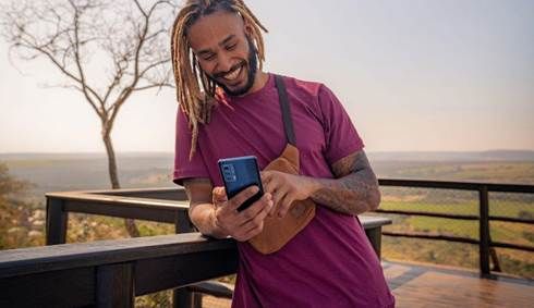 En el día de la sonrisa, di Hello al mundo con Motorola