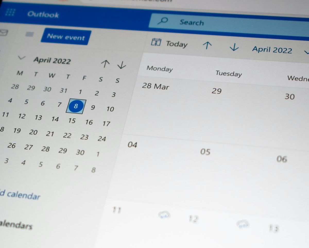 How Far in Advance Should You Book a Plastic Surgery Consultation?