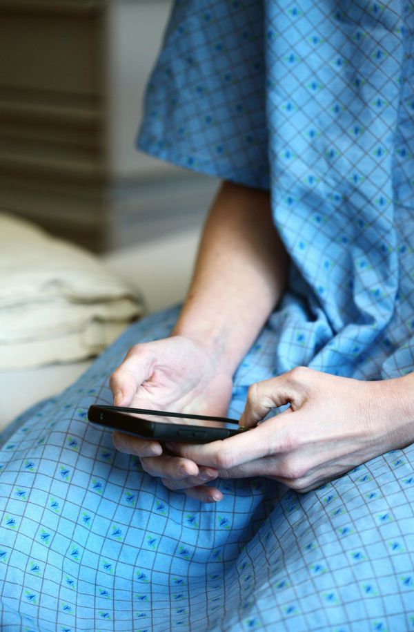 How to Check a Plastic Surgeon's Reviews and Reputation (2025 Guide)