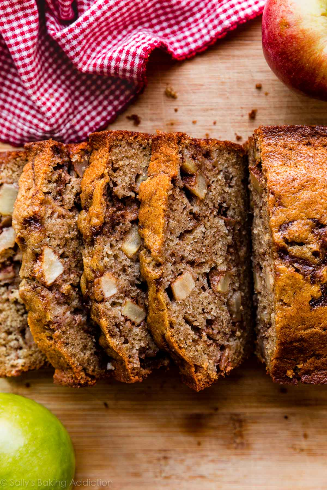 Chinese words for Halloween foods: an image of apple bread, 苹果面包 in Chinese. 