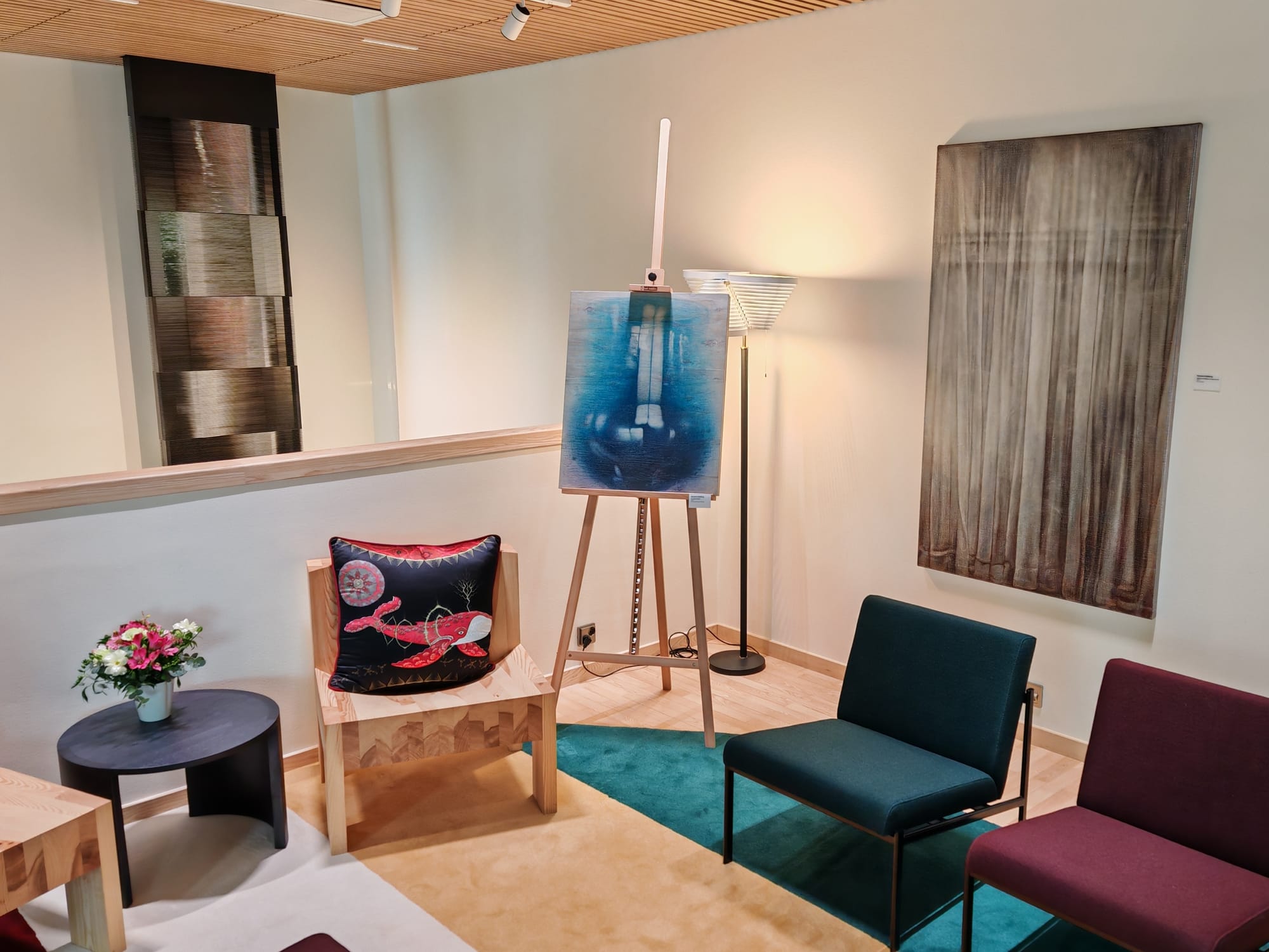 Artworks in the presidential residence’s takkahuone (fireplace room).