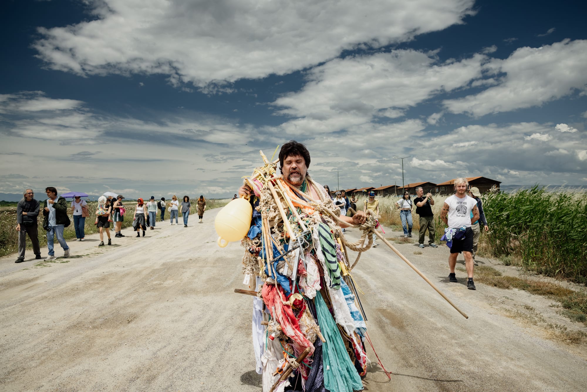 Performance view of Dimitris Ameladiotis’s the ha(l)lophyte at Kalochori Lagoon for the 9th Thessaloniki Biennale.
