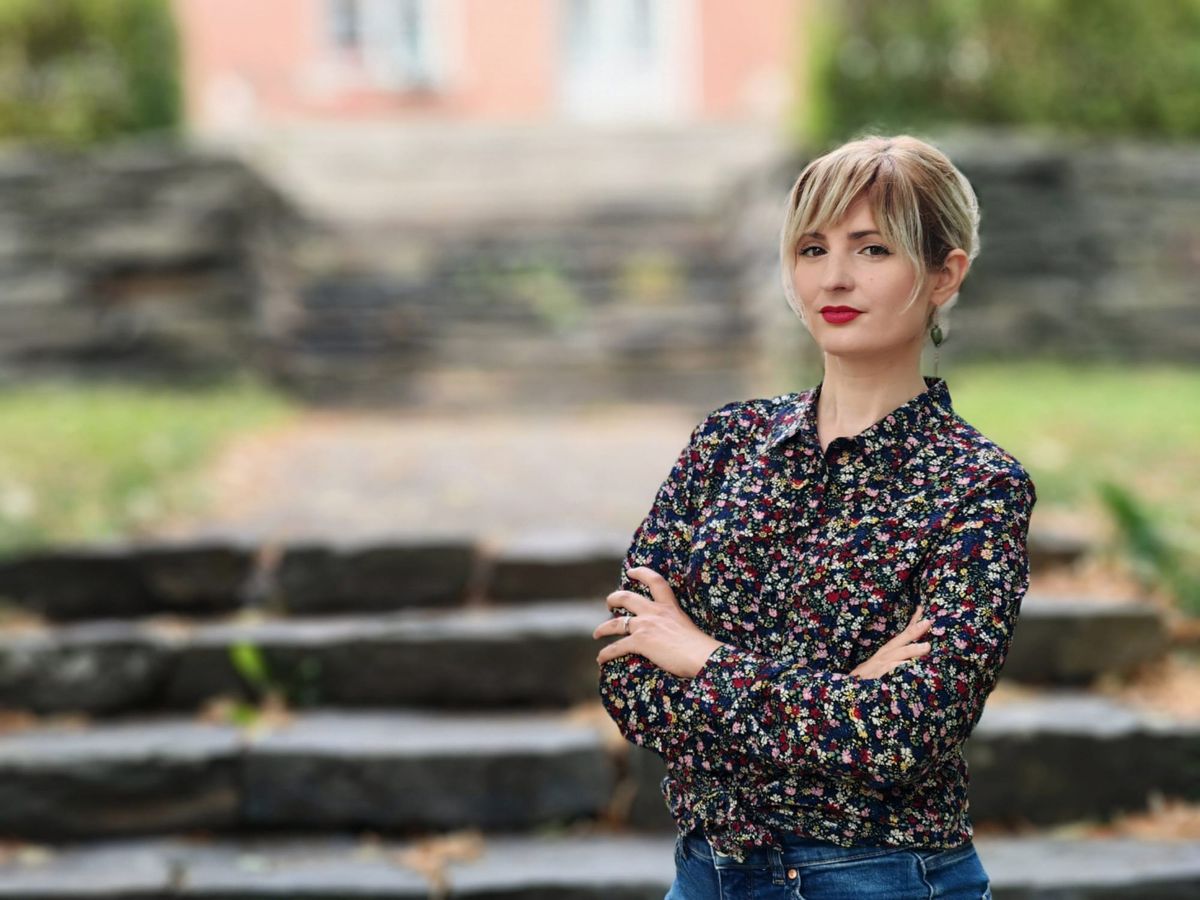 Mimo Warto, emerging Finnish artist known for her emotionally rich and symbolically charged works.