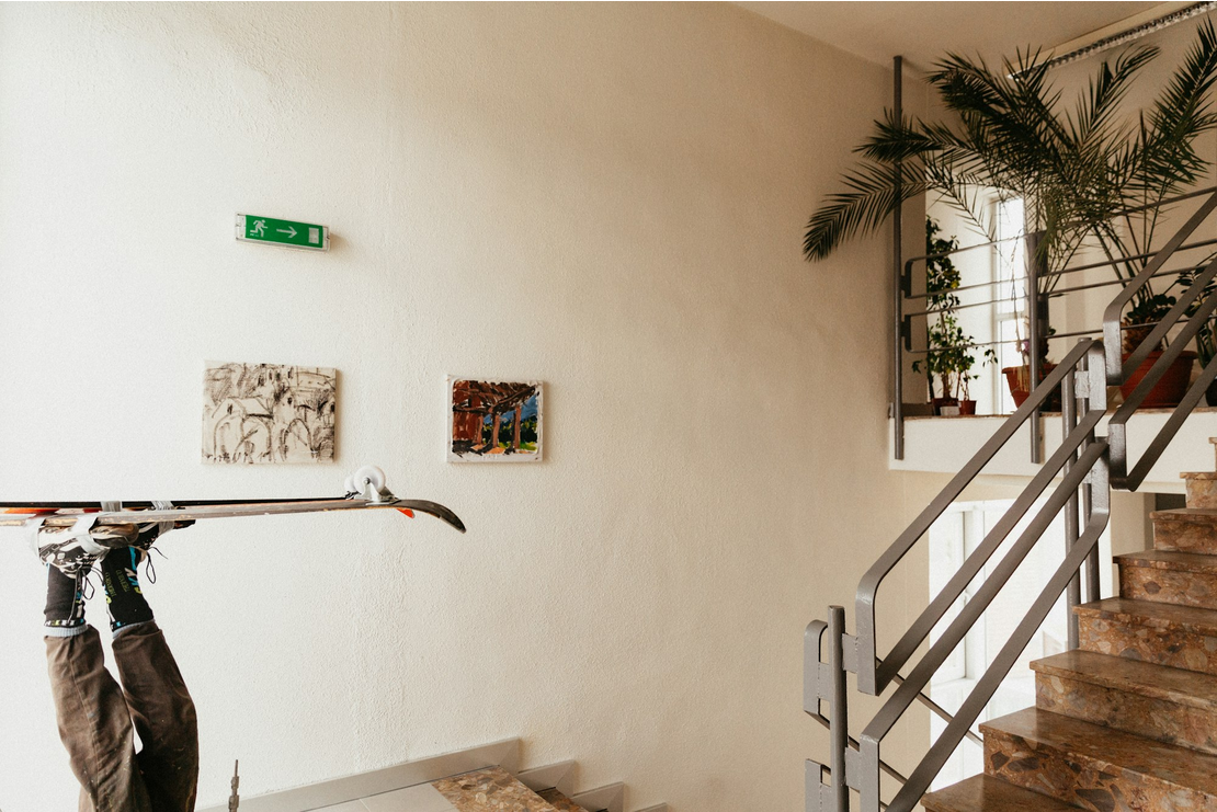 Architectural hierarchy, circulation, and the interaction between inherited domestic space and modern exhibition practices.