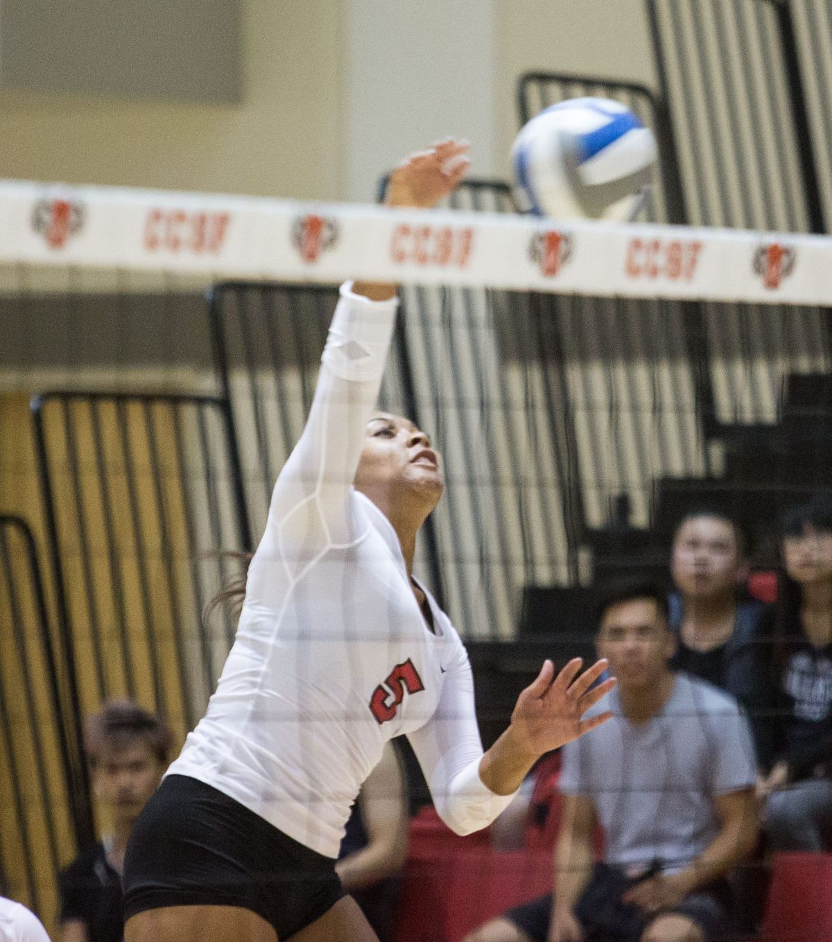 Women’s Volleyball Capitalize On Weak Defense