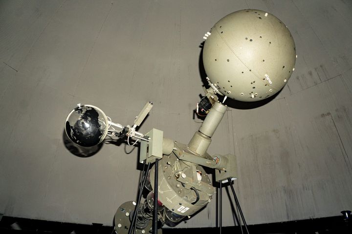 Planetarium Tour Brings Night Sky Indoors