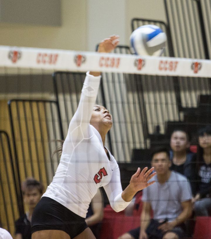 Women’s Volleyball Capitalize On Weak Defense
