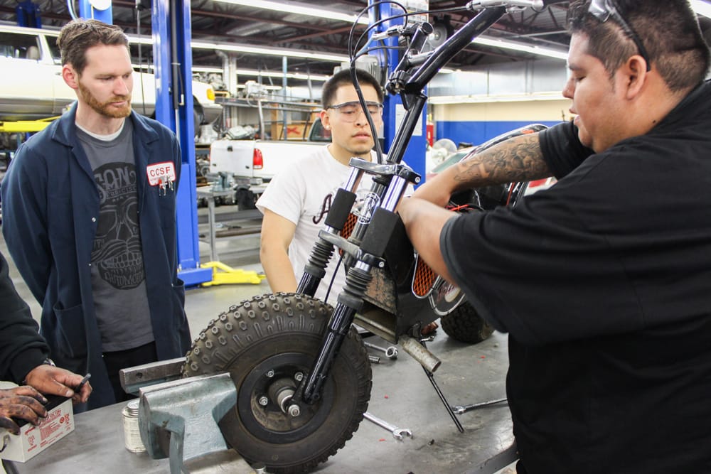 2_Culture_LouSealScooter(WEB)-0412