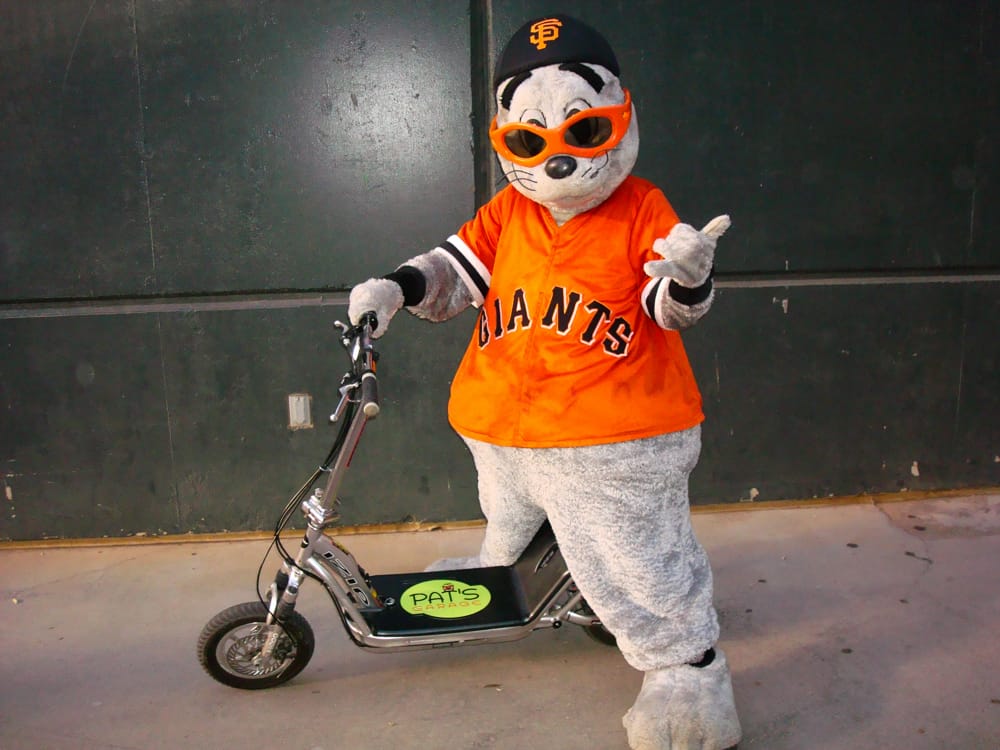 2_Culture_LouSealScooter(WEB)-2