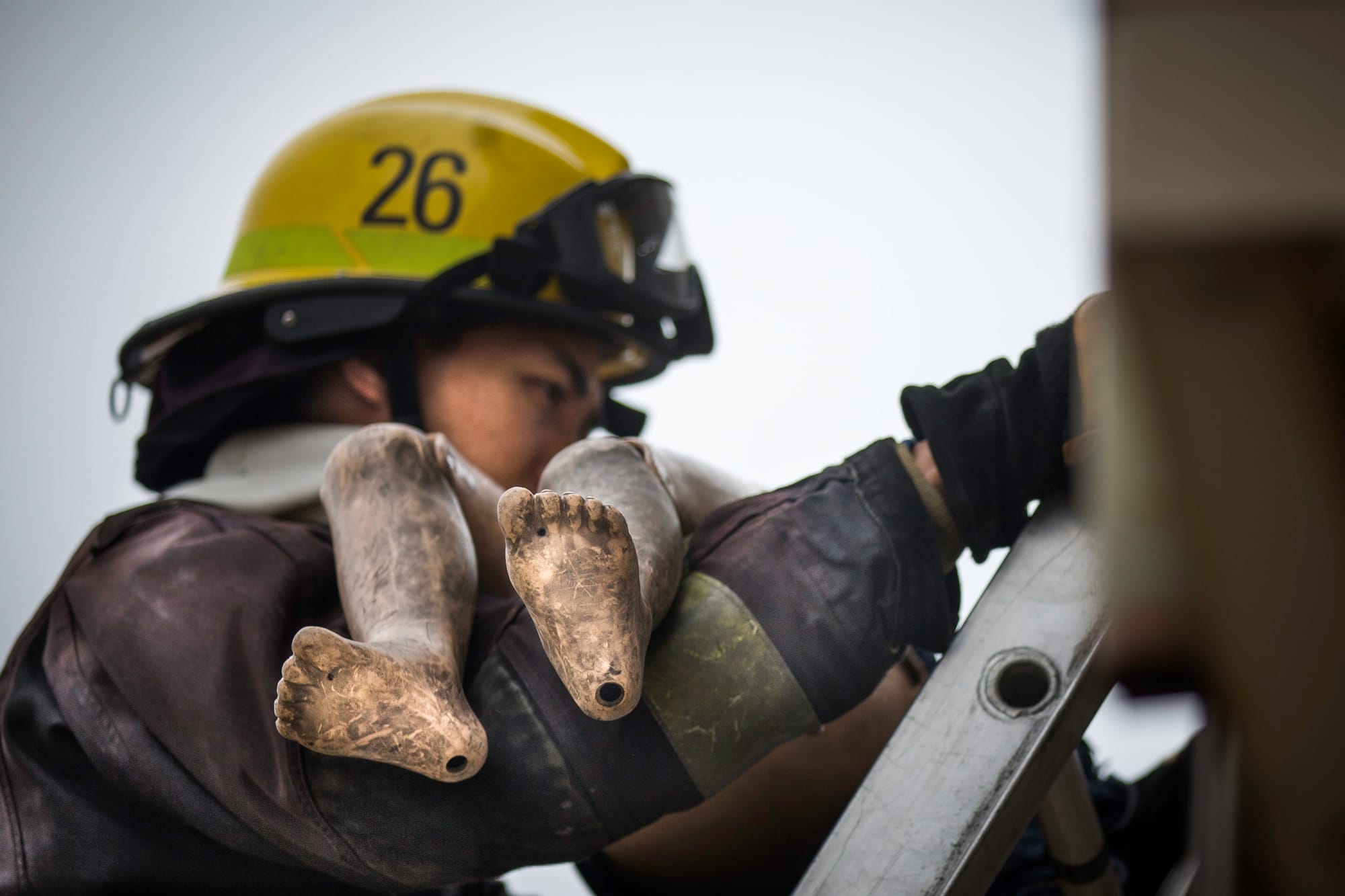 A fire cadet practices rescuing a victim during a search and rescue drill at the live fire training that cumulated the 18 weeks of preparation for 29 fire cadets of City College’s Class 15 Fire Fighter One Academy at South San Francisco Fire Department Station 61 on Saturday, May 16, 2015. (Photo by Nathaniel Y. Downes/The Guardsman)