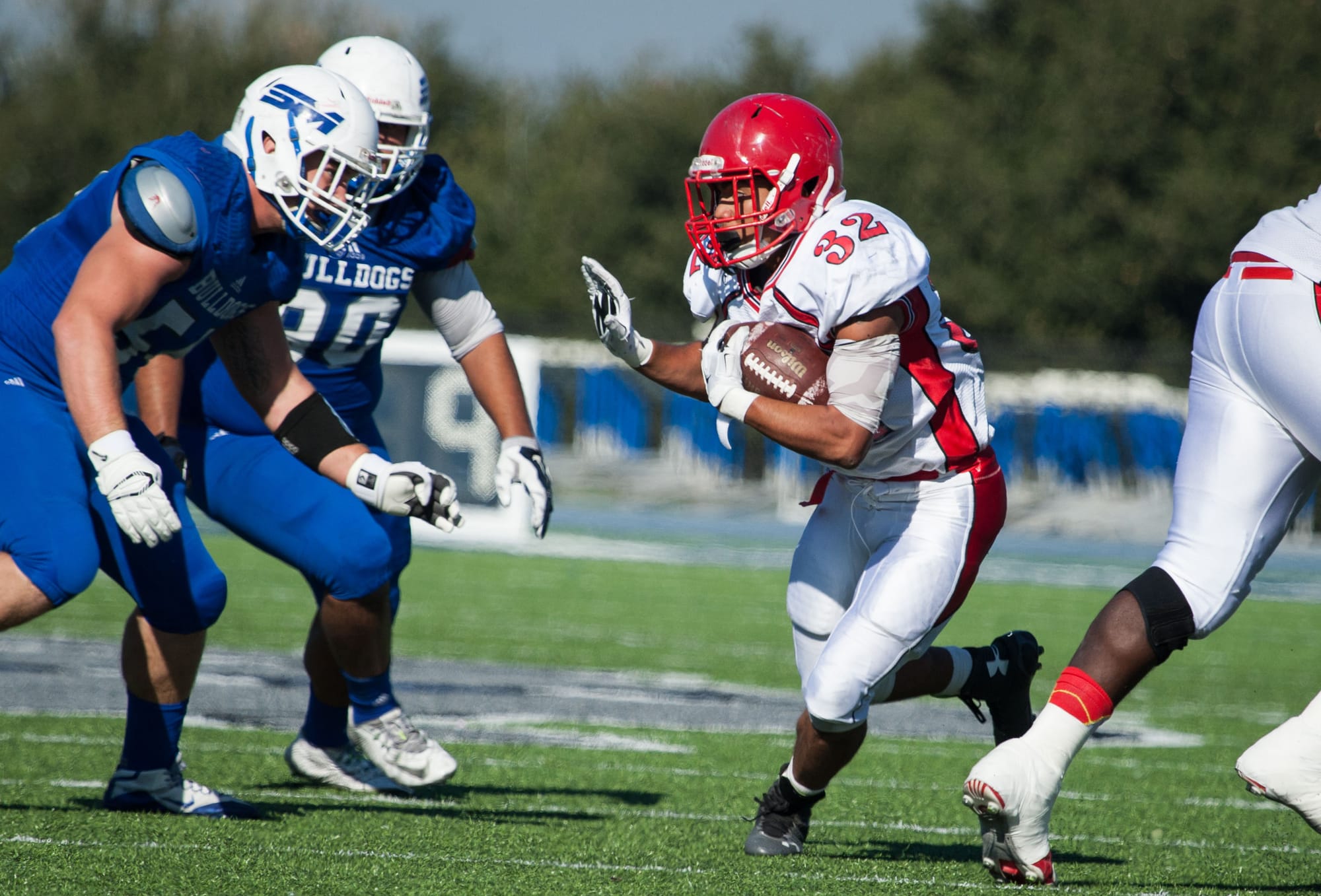 City College’s Elijah Dale (RB) (32) breaks through San Mateo College defense. San Mateo College Campus, San Mateo, Calif Nov 14 (Photo by Khaled Sayed)