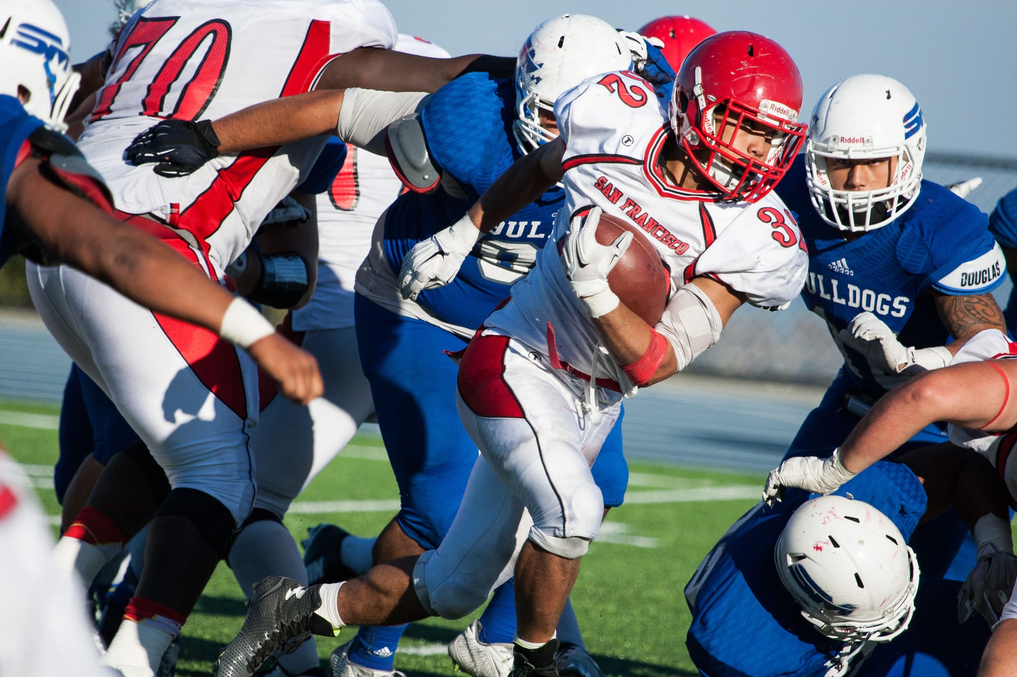  City College’s Elijah Dale (RB) (32) breaks through San Mateo College defense. San Mateo College Campus, San Mateo, Calif Nov 14 (Photo by Khaled Sayed)