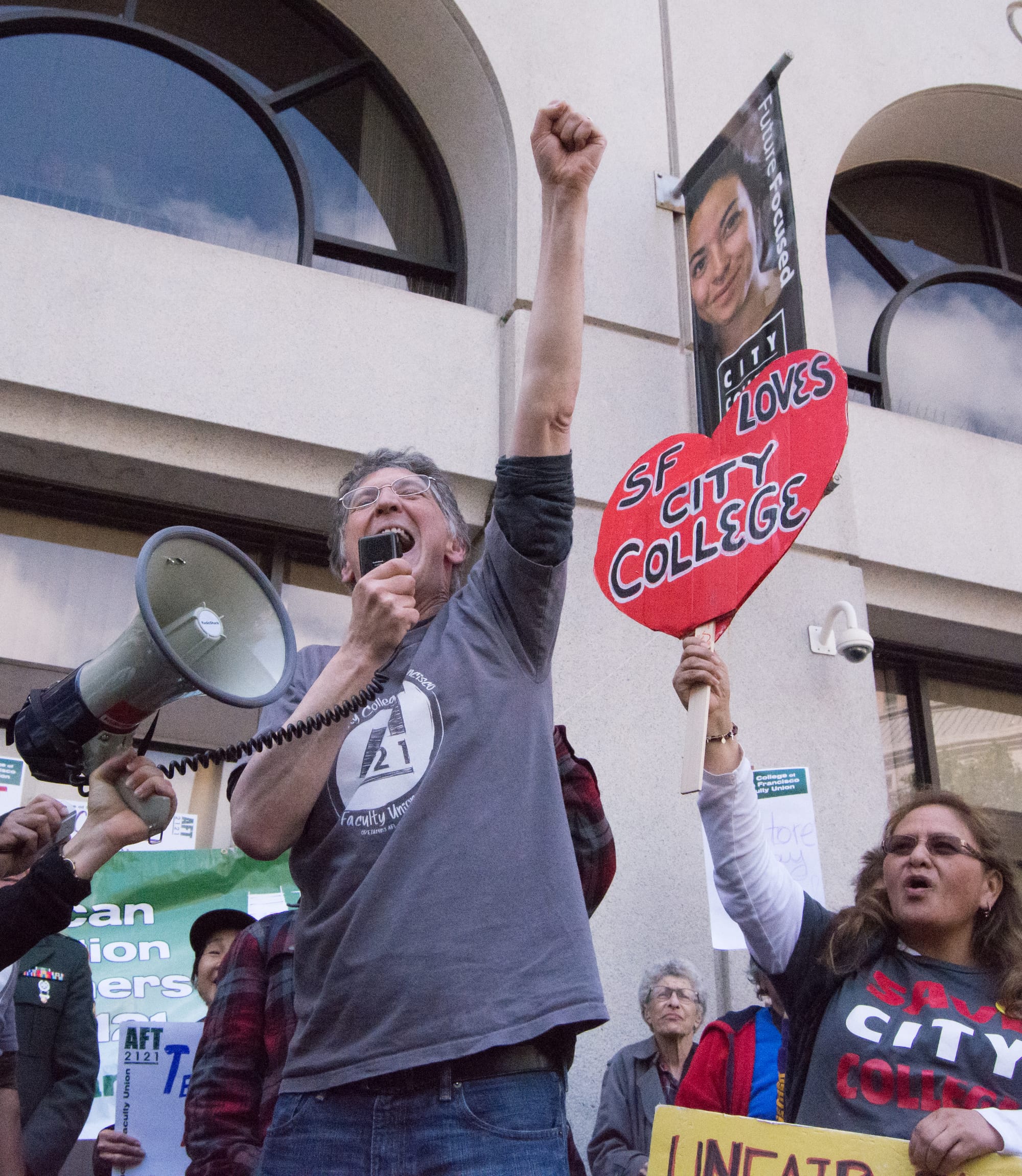AFT 2121 President Tim Killikelly supporting City College faculty and students during the one-day strike to rally against the administration's allegedly unfair labor practices at Civic Center Campus. Faculty and supporters picketed eight of City College's 11 campuses on April 27, 2016. (Photo by Rachel Quinio/Special to The Guardsman)