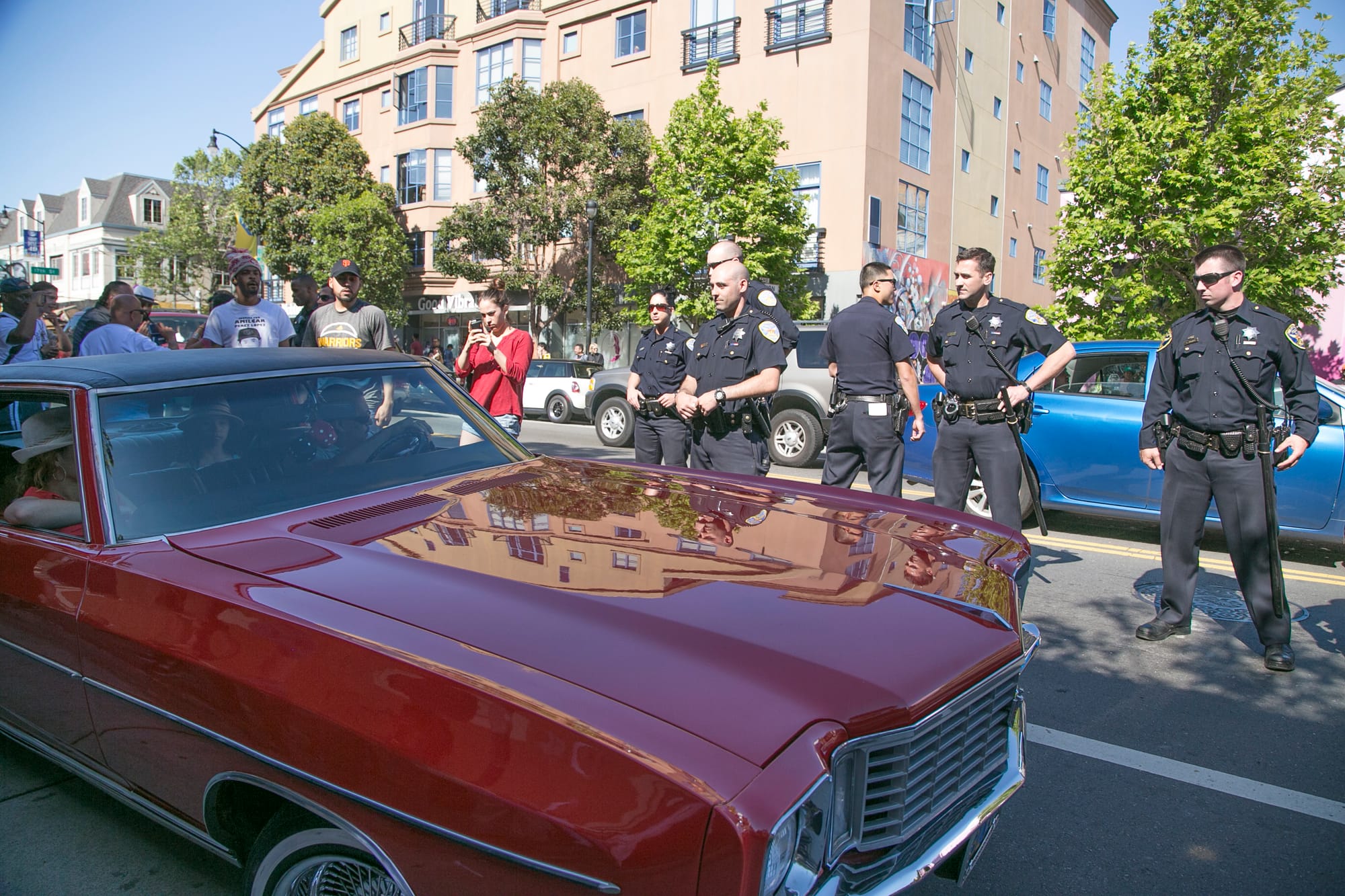 Police begin ticketing lowriders outside Mission Police Station on May 1, 2016 (Photo by Gabriella Angotti-Jones/ The Guardsman)