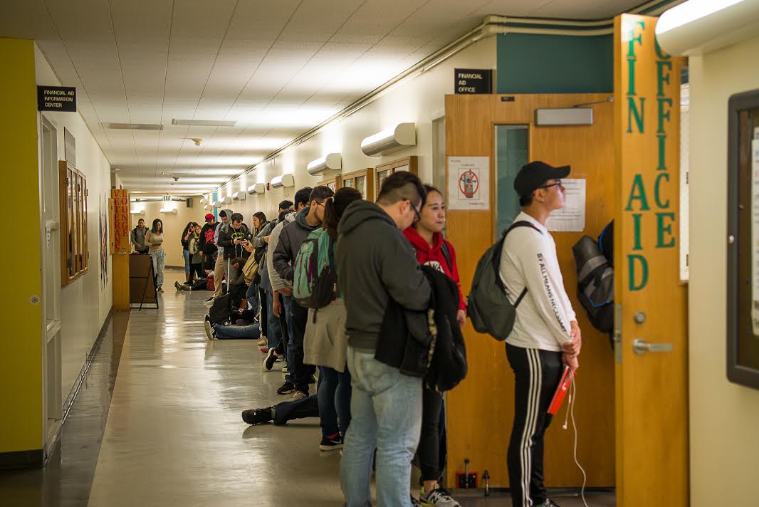 City College students wait in line for the financial aid office in Conlan Hall August 17, 2016. (Photo by Izar Decleto / The Guardsman).