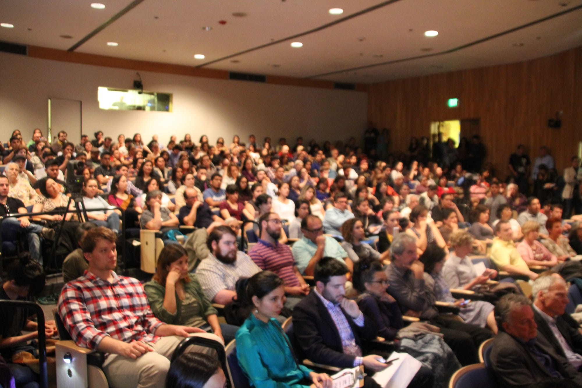 A diverse crows of all ages and races attended Aristegui's event at UC Berkely on April 21, 2017. Photos by Gardenia Zuniga/The Guardsman