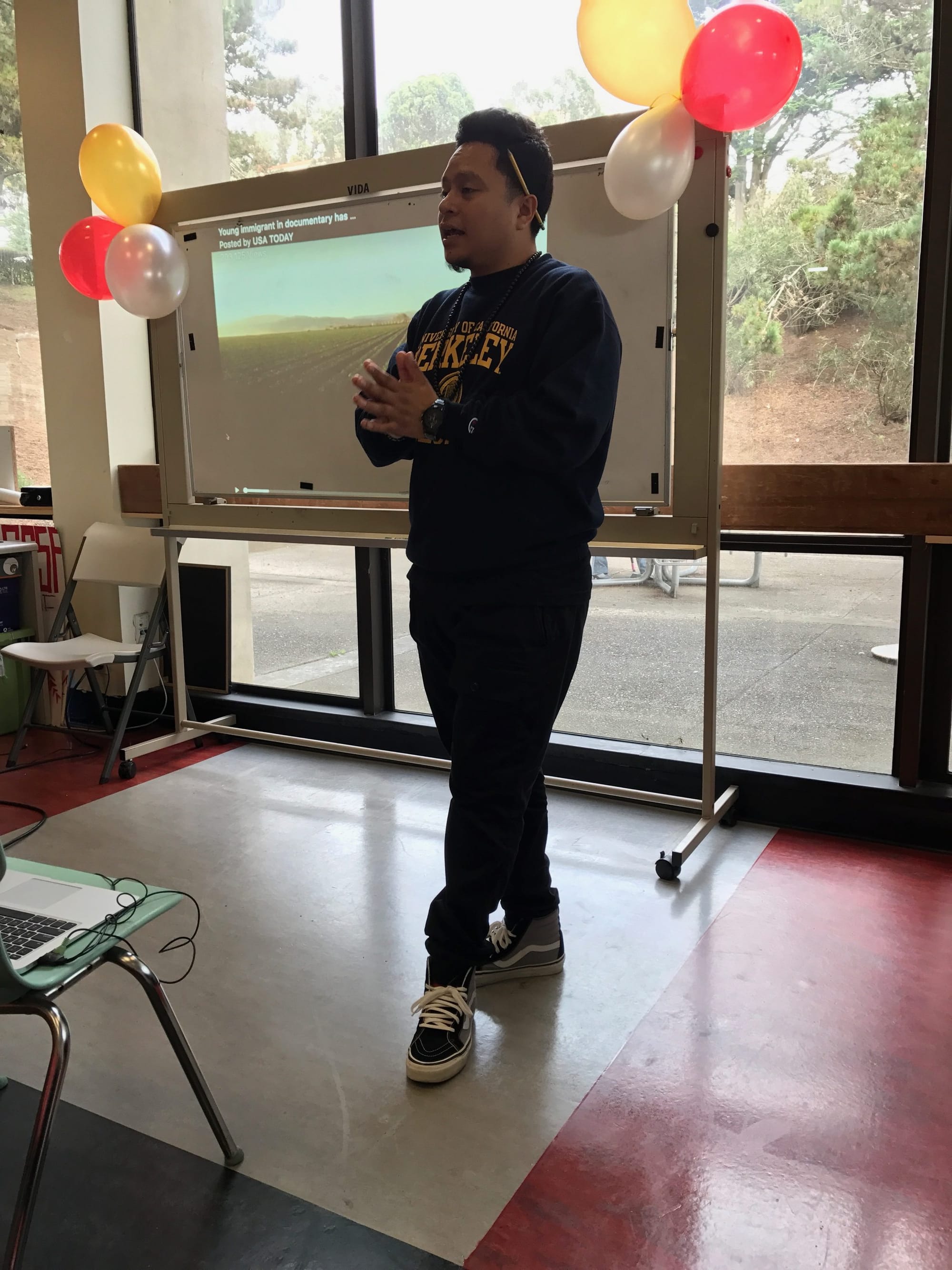 Alejandro Jiminez, coordinator of CCSF VIDA programs gives keynote Introductory speech to attendees at VIDA open house on September 14, 2017 at City College of San Francisco, CA. San Francisco, CA. (Photo by Diane Carter.)