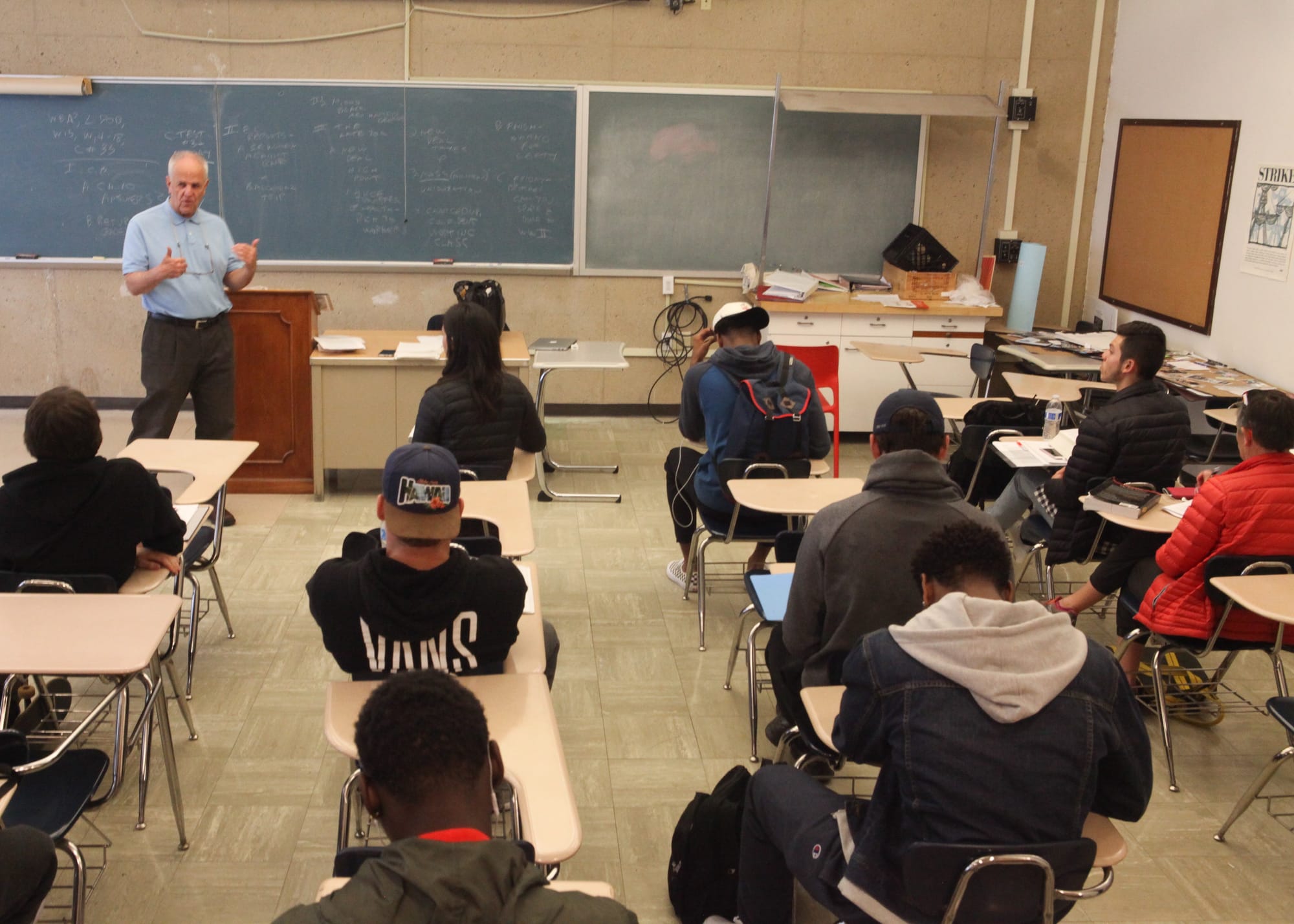 Professor William Shields teaches his Labor Community Studies class on April 18 at City College’s Ocean Campus. The Labor Community Studies class, LBCS 70B, is one of the few classes that are at stake of being cut at City College. . (Photo by Cassie Ordonio/Special to The Guardsman)