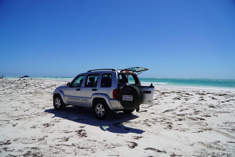 Comprare una macchina è più facile che fare la patente