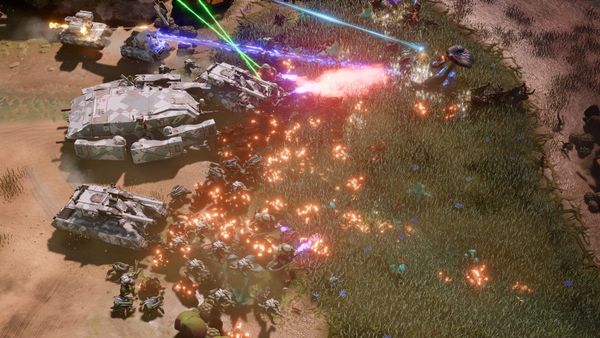 A massive fight breaks out between the botanical alien race Grell and the Proectorate's armored vehicles in a screenshot from ZeroSpace