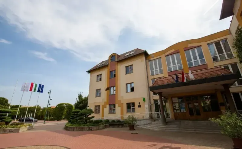 Beszűkülő mozgástér, növekvő céges terhek: mit rögzít az ÁSZ-jelentés Orosházáról?