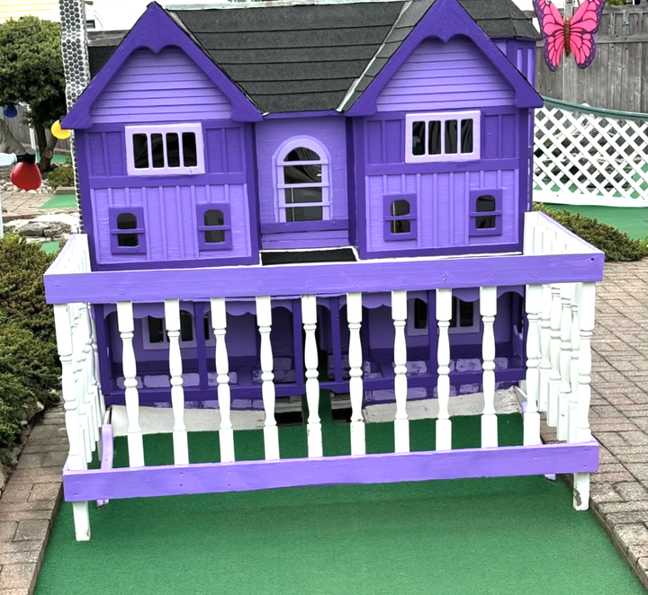 Fifty-plus years on, Beach Haven's Mr. Tees a constant for generations of customers