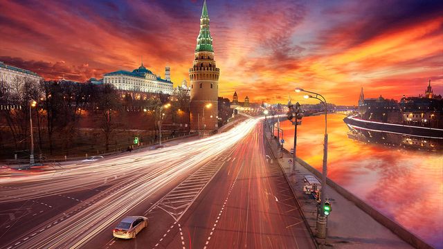 will the kremlin use assange as a pawn?