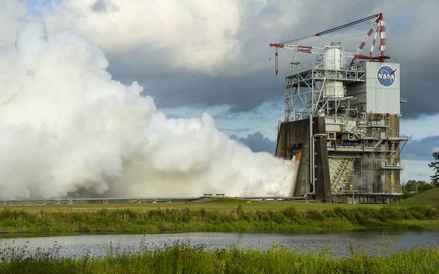 the soothing sounds of a shuttle rocket test