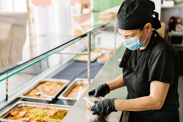 Sächsisches Gastgewerbe: Große Mehrheit der Beschäftigten arbeitet im Niedriglohnsektor