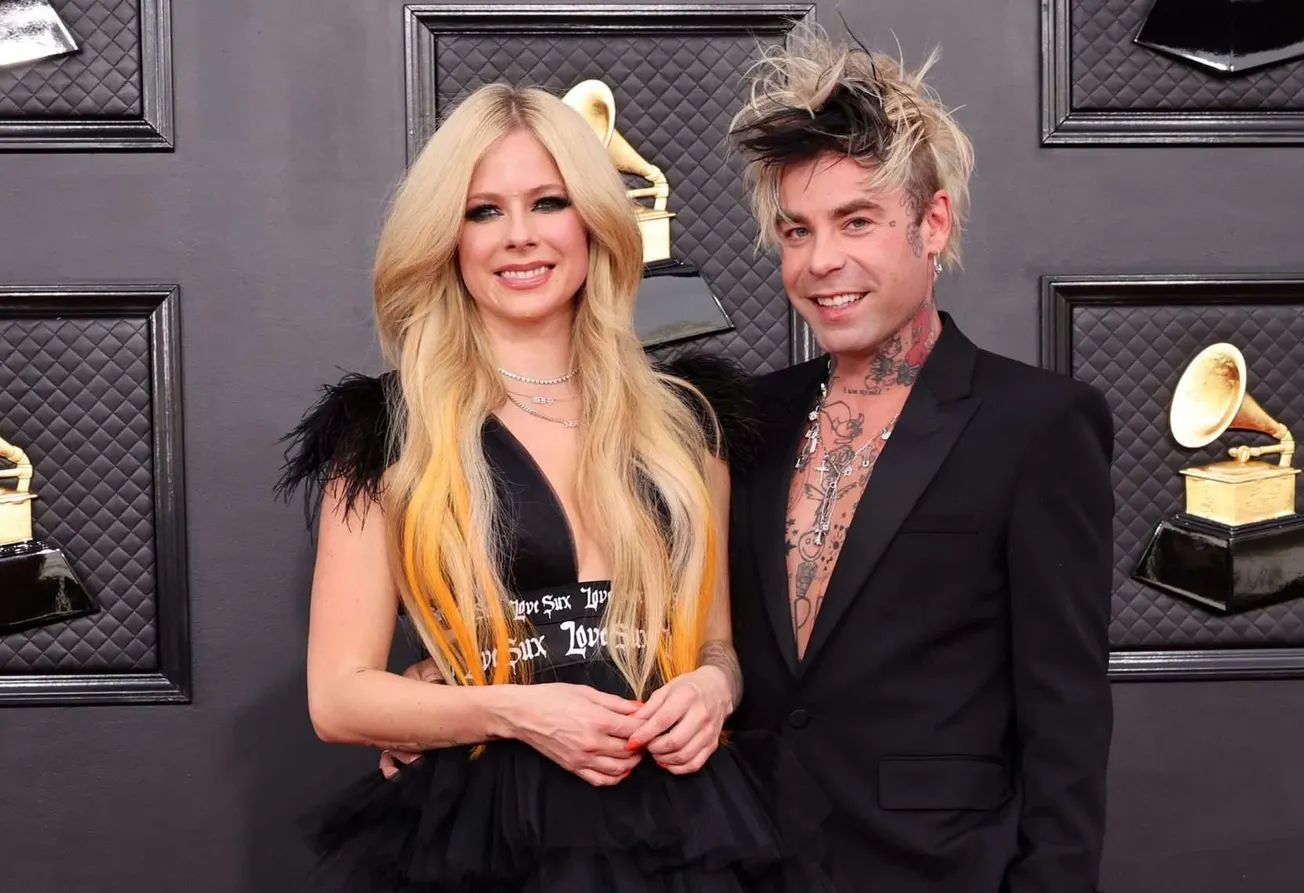 Avril Lavigne & Mod Sun are Engaged!