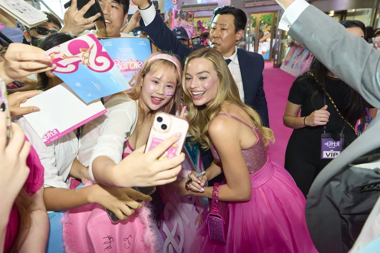 Margot Robbie takes selfies with fans in Seoul, South Korea at a Barbie fan event.