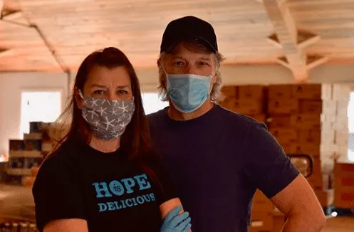 Dorothea and Jon Bon Jovi open food bank in East End of New York's Long Island. (Photo: @jonbonjovi/Instagram)