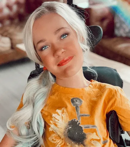 Alex Dacy (Photo: @wheelchair_rapunzel/Instagram)