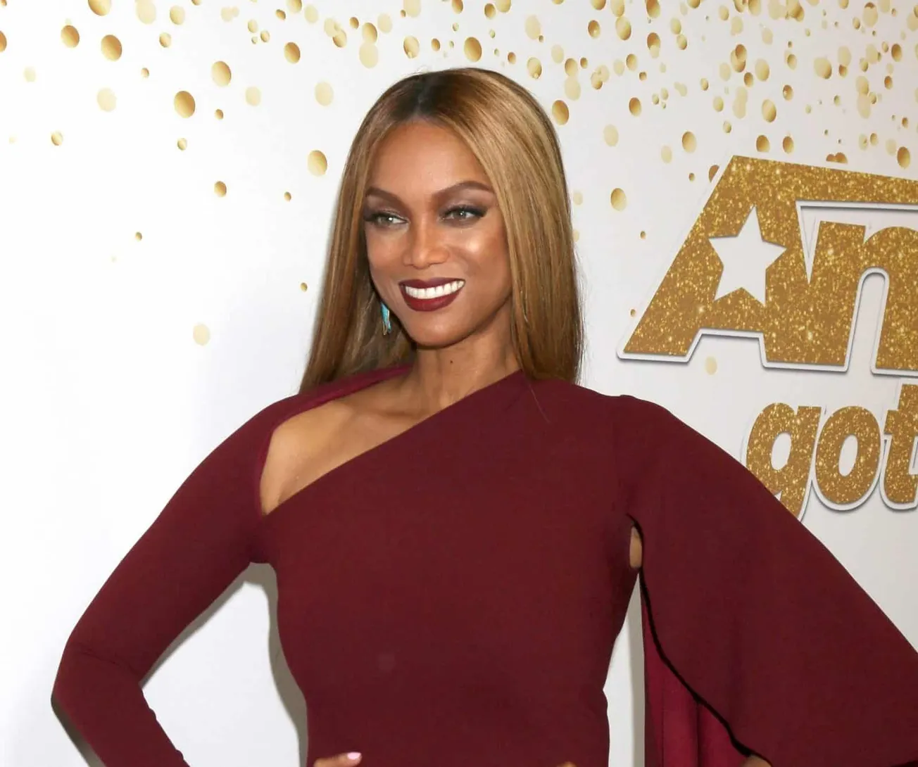 Tyra Banks smiles at a red carpet event