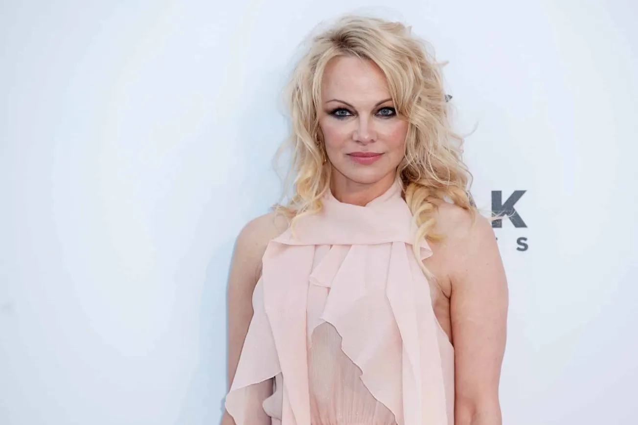 Pamela Anderson launches vegan handbag collection. (Photo: Andrea Raffin/ Shutterstock.com)