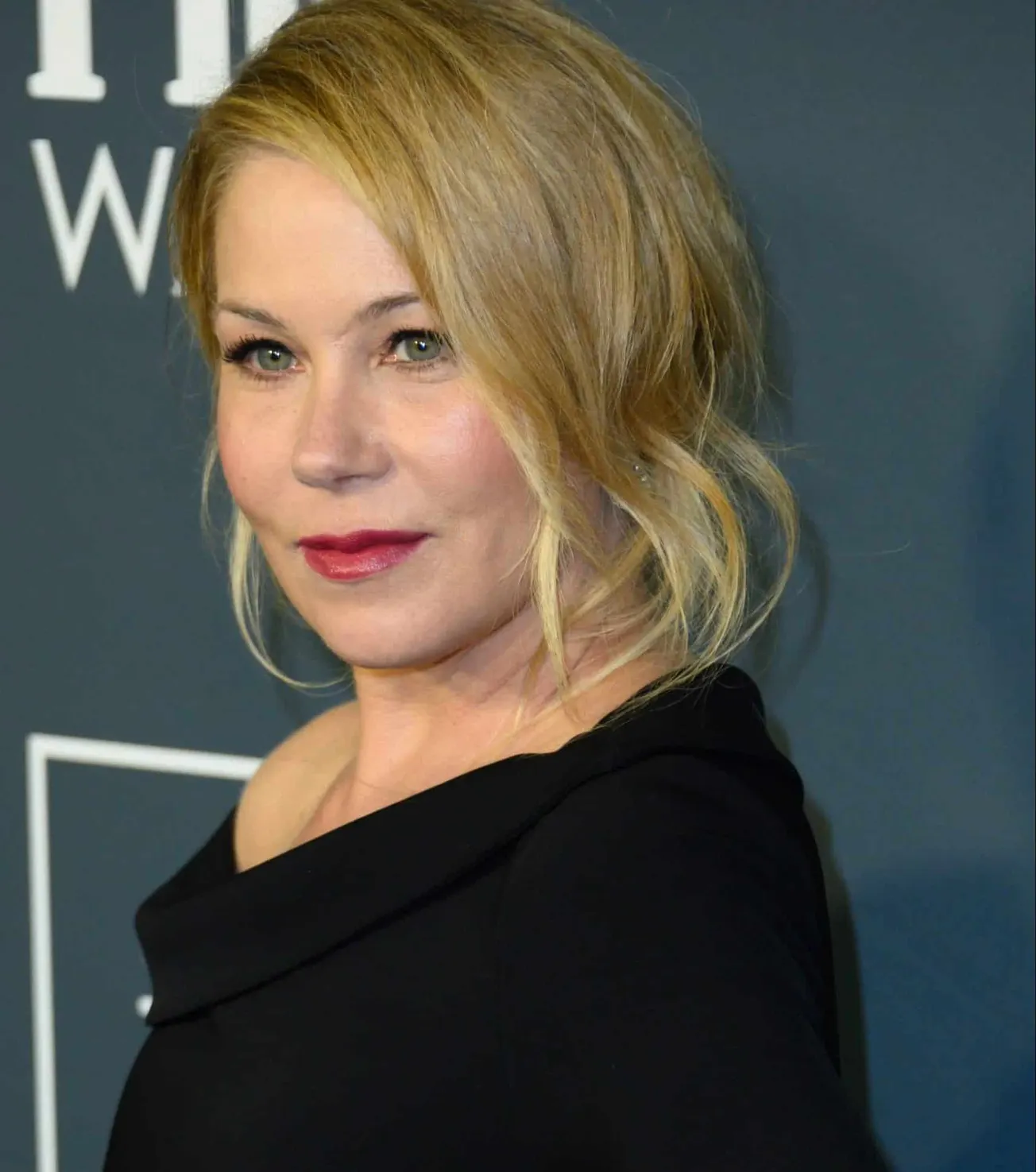 Christina Applegate smiles at a red carpet event.