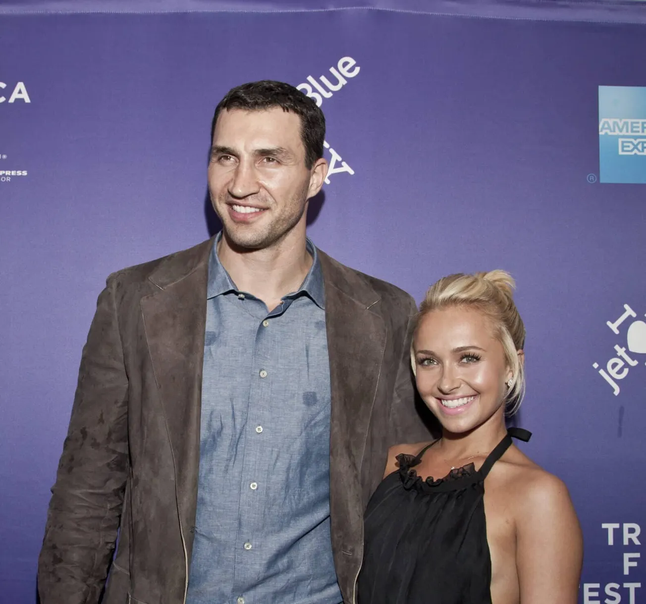 Wladimir Klitschko and Hayden Panettiere smiling together at a press event