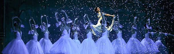 The beautiful ballet "The Nutcracker" by Tchaikovsky-Il bellissimo balletto "Lo schiaccianoci" di Tchaikovsky